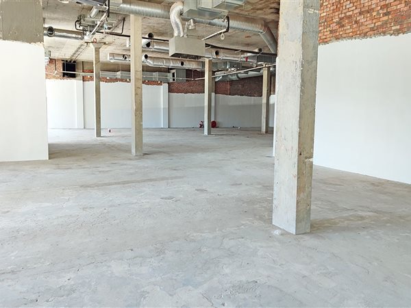 675  m² Commercial space