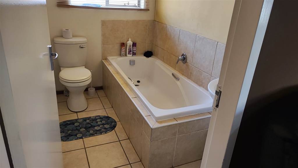 3 Bed Townhouse in Protea Glen photo number 15