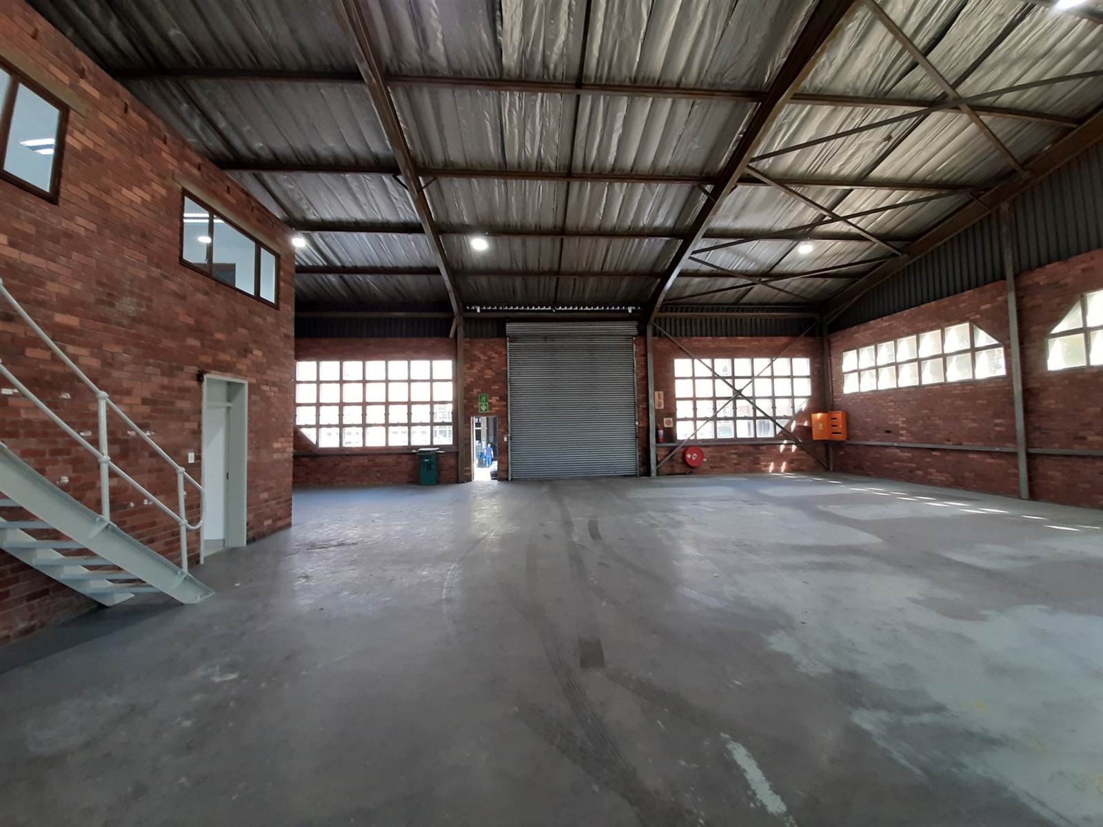 410  m² Industrial space in New Germany photo number 1
