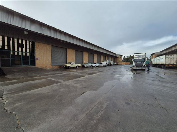 2 500  m² Industrial space