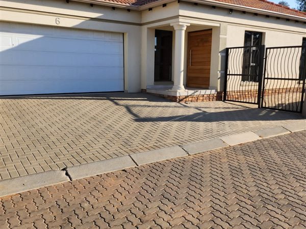2 Bedroom House 2 Bedroom House