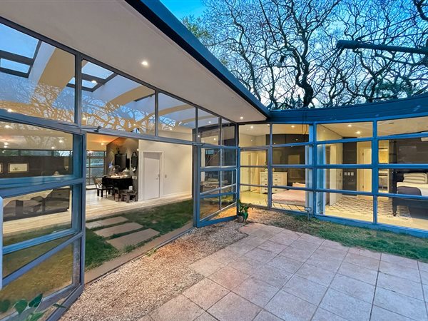 8 Bed House in Hyde Park