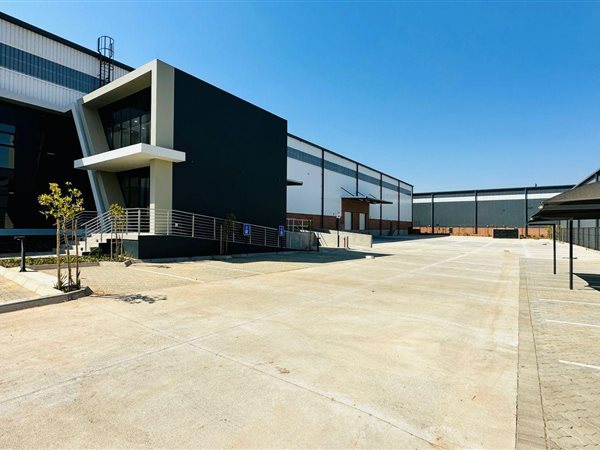 3672  m² Industrial space in Louwlardia