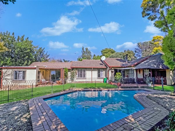 4 Bedroom House 4 Bedroom House