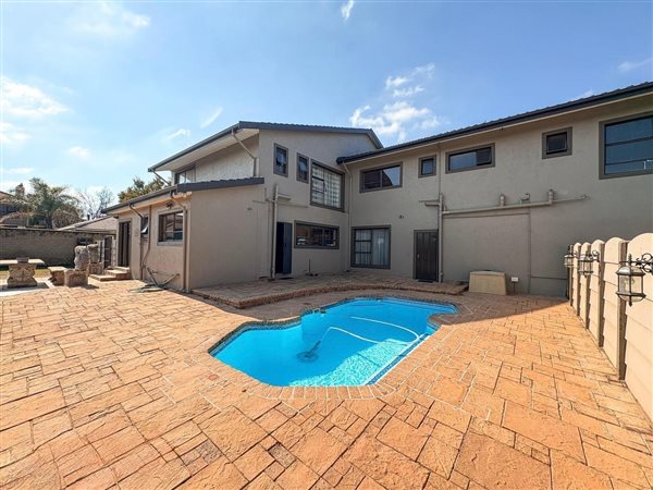 6 Bedroom House