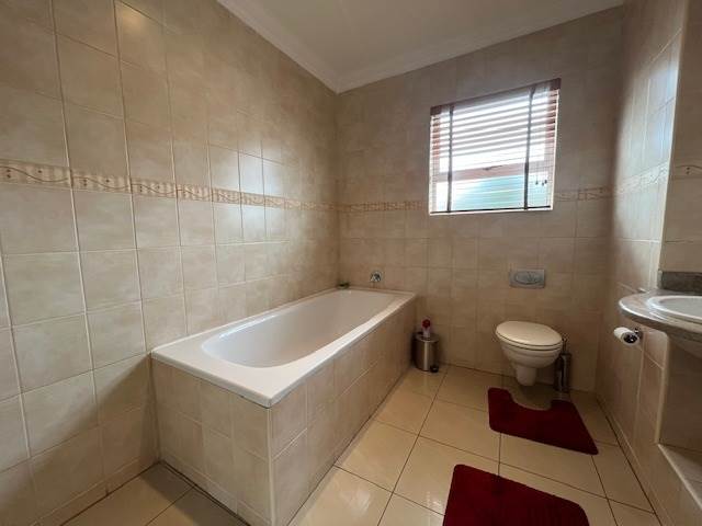 4 Bed House in New Redruth photo number 9