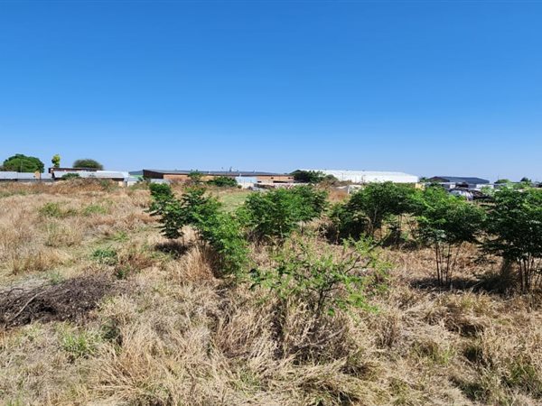 1.1 ha Land available in Derdepoort