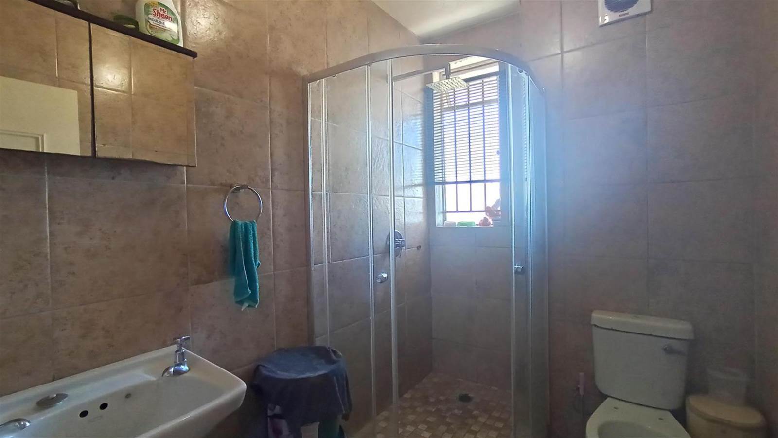 2 Bed Townhouse in Rosettenville photo number 10