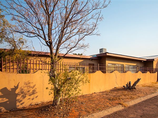 4 Bedroom House 4 Bedroom House