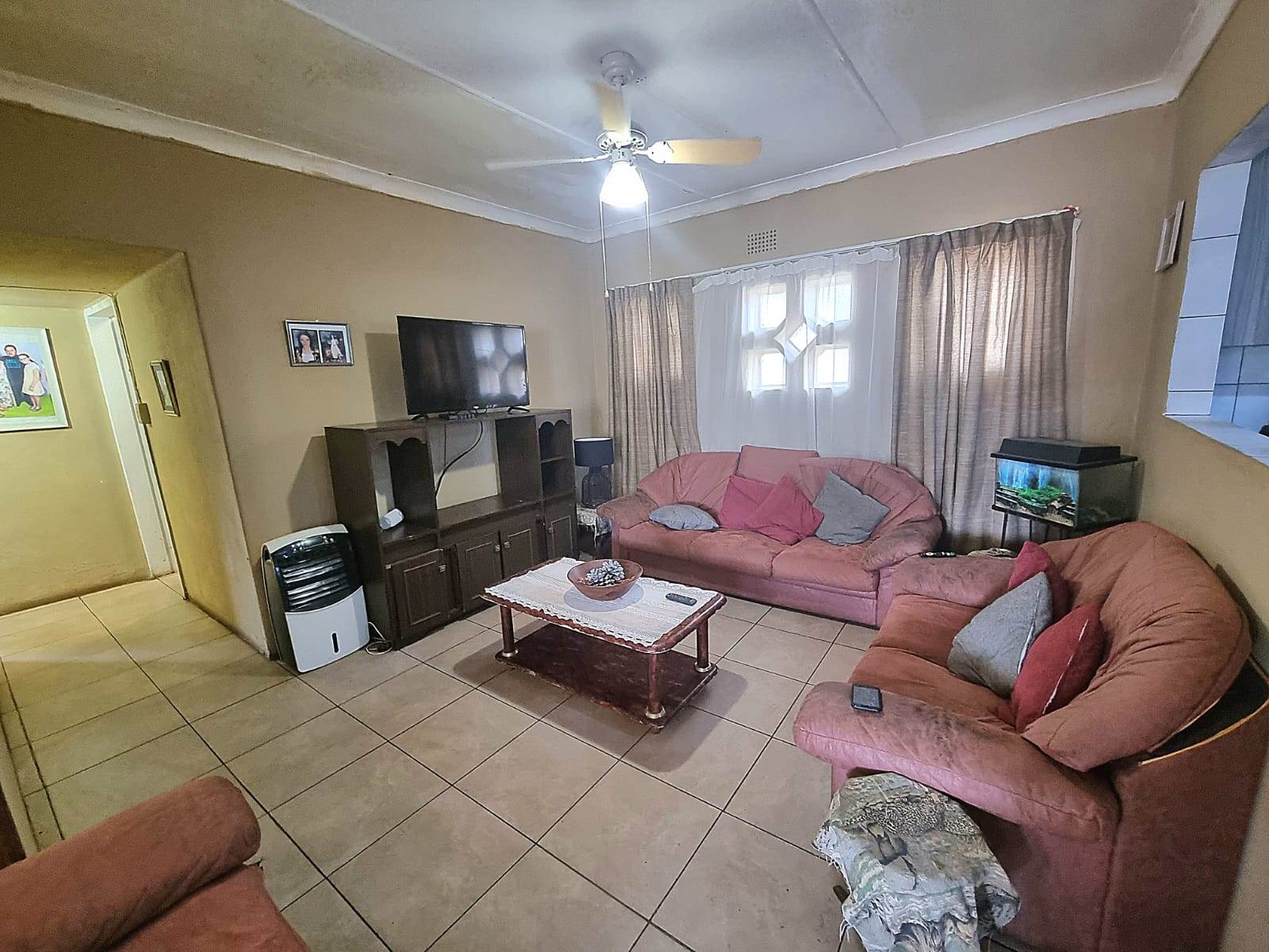 3 Bed House in Krugersdorp West photo number 15
