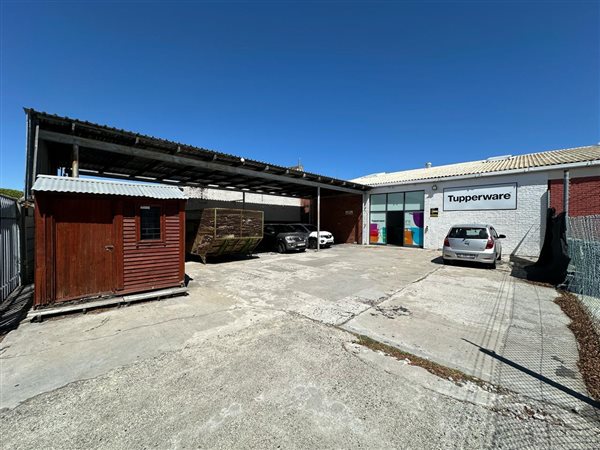 650  m² Industrial space in Wetton