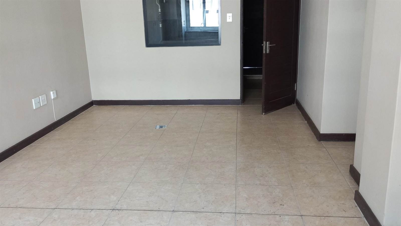 2 Bed Flat in Tongaat Central photo number 5