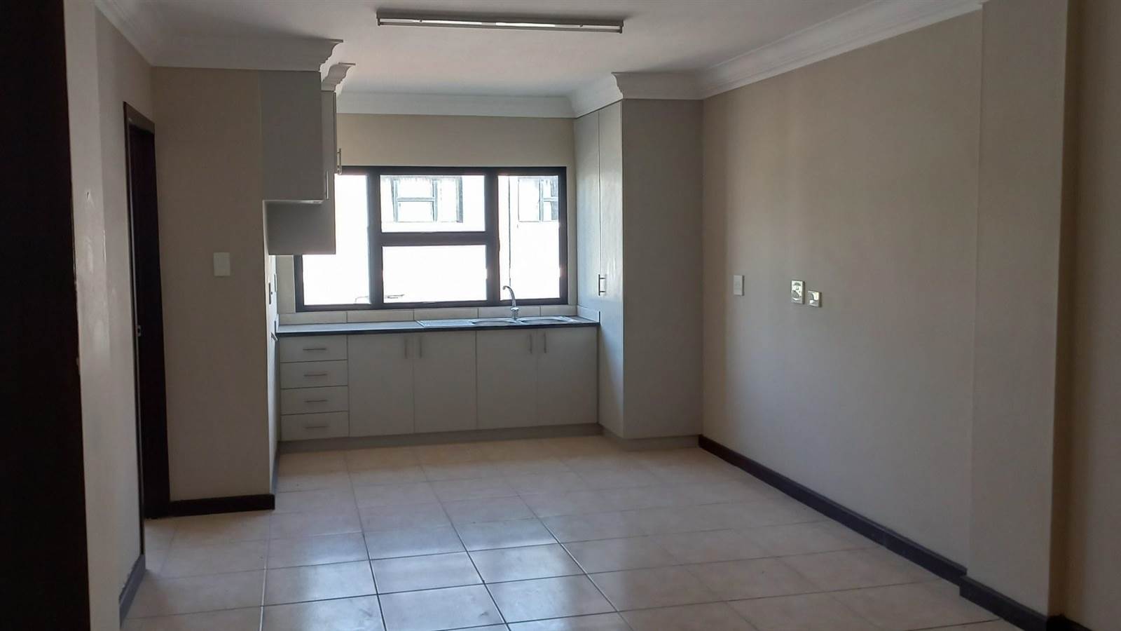 2 Bed Flat in Tongaat Central photo number 6