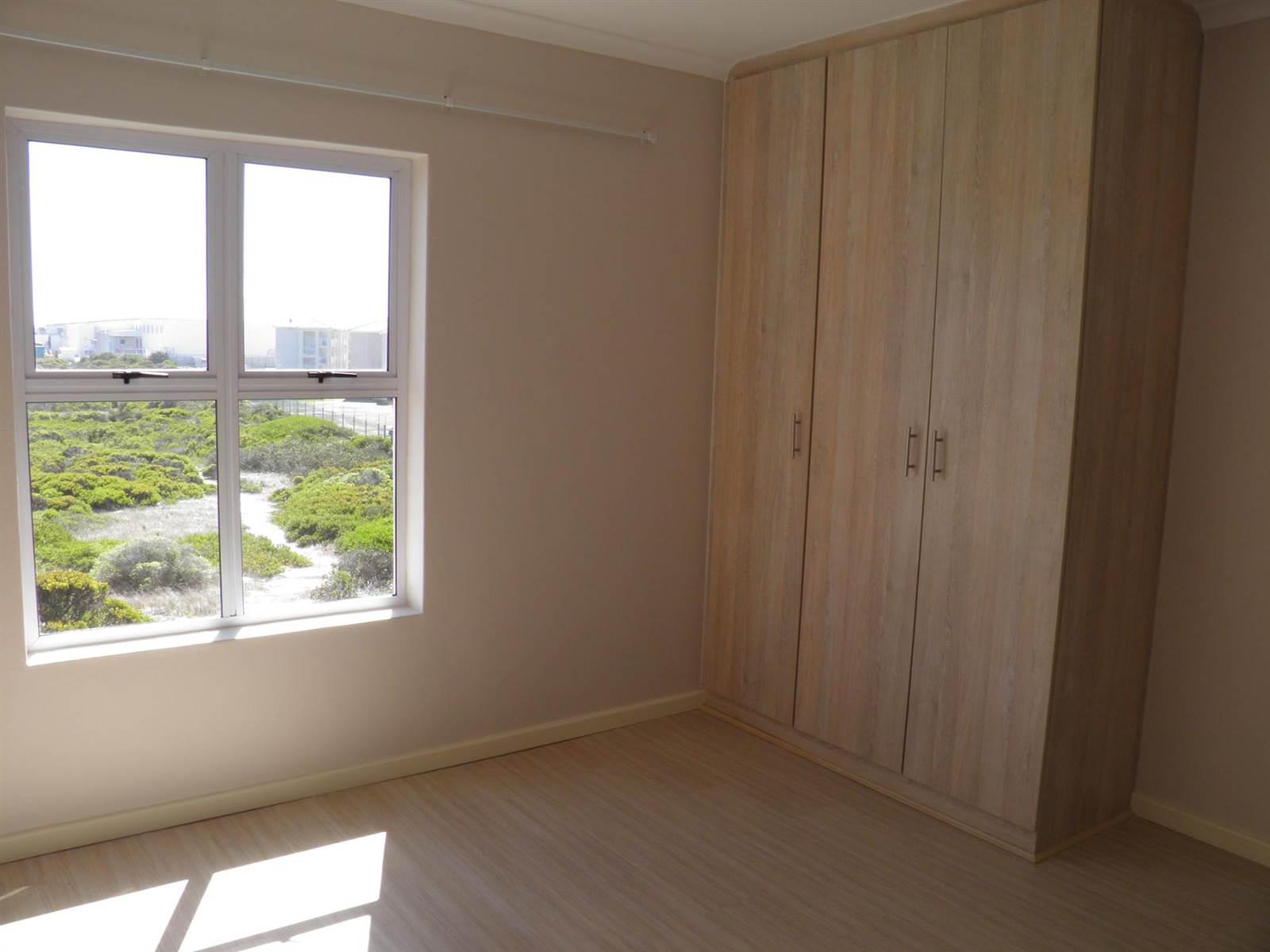 2 Bed Apartment in Muizenberg photo number 7
