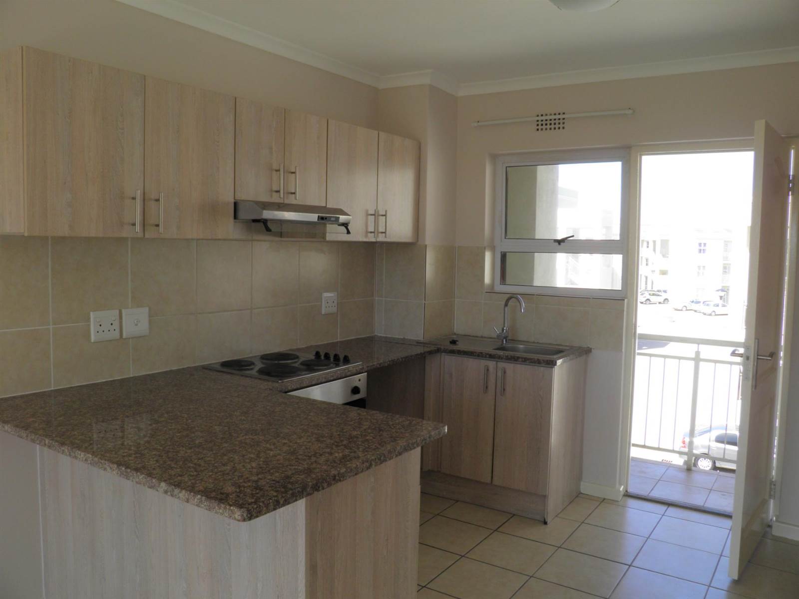 2 Bed Apartment in Muizenberg photo number 4