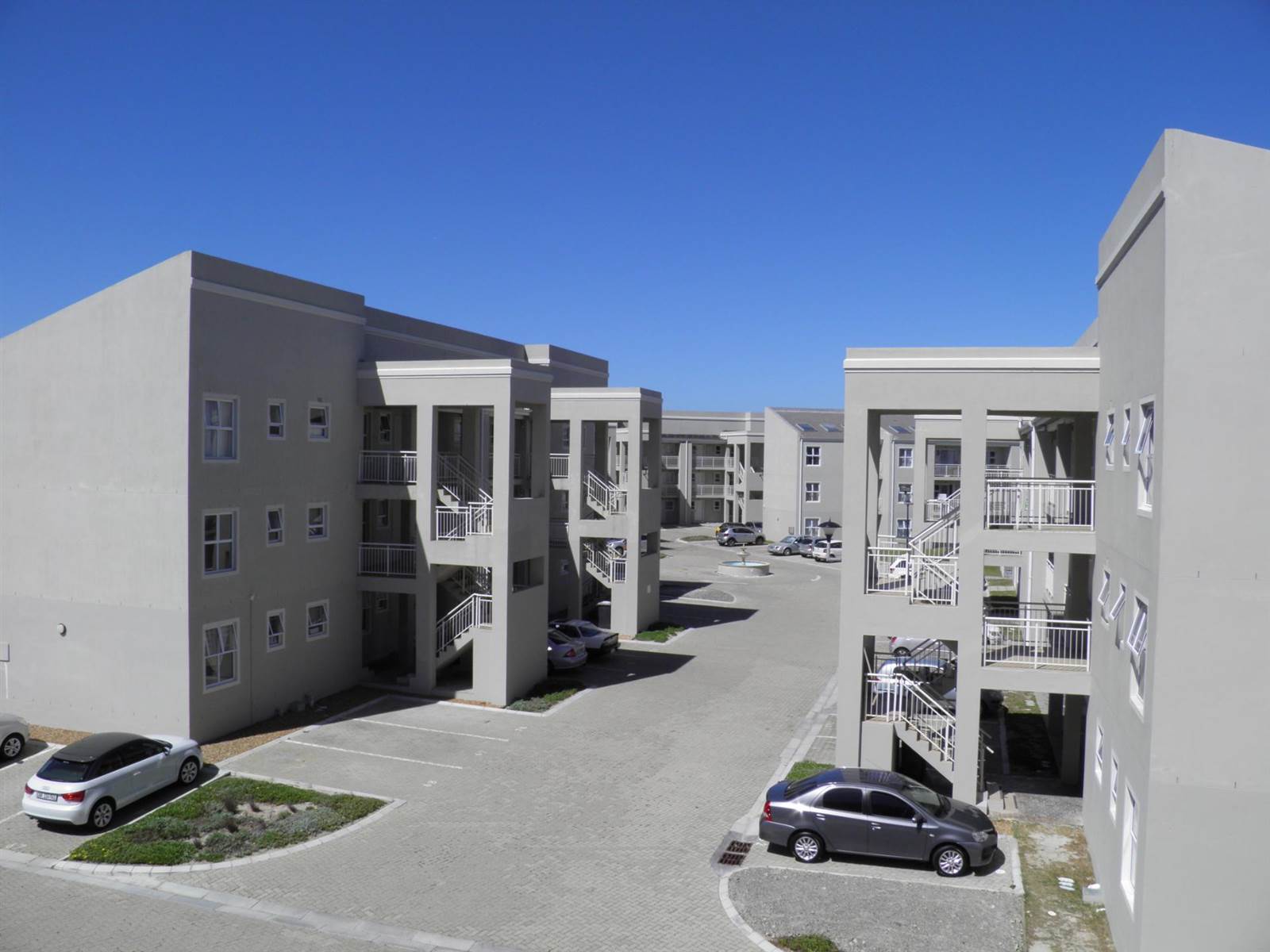 2 Bed Apartment in Muizenberg photo number 1