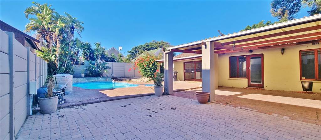 4 Bed House in Flamingo Vlei photo number 27