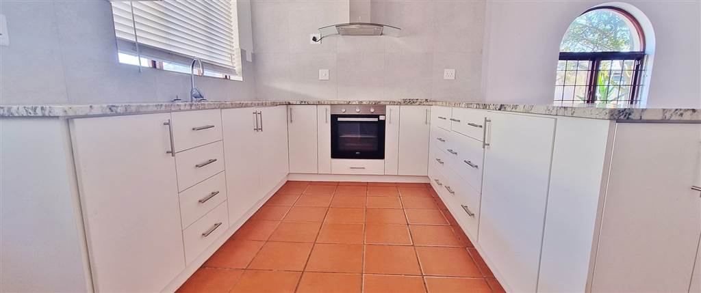 4 Bed House in Flamingo Vlei photo number 15