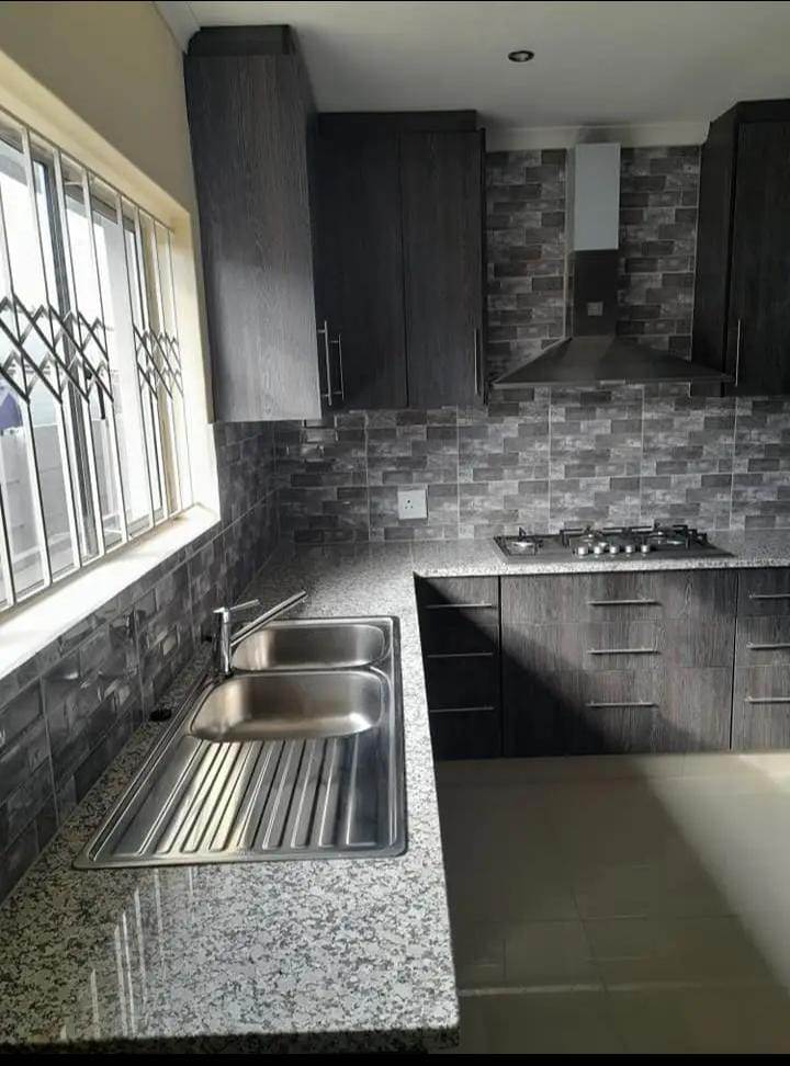 4 Bed House in Tongaat Central photo number 3