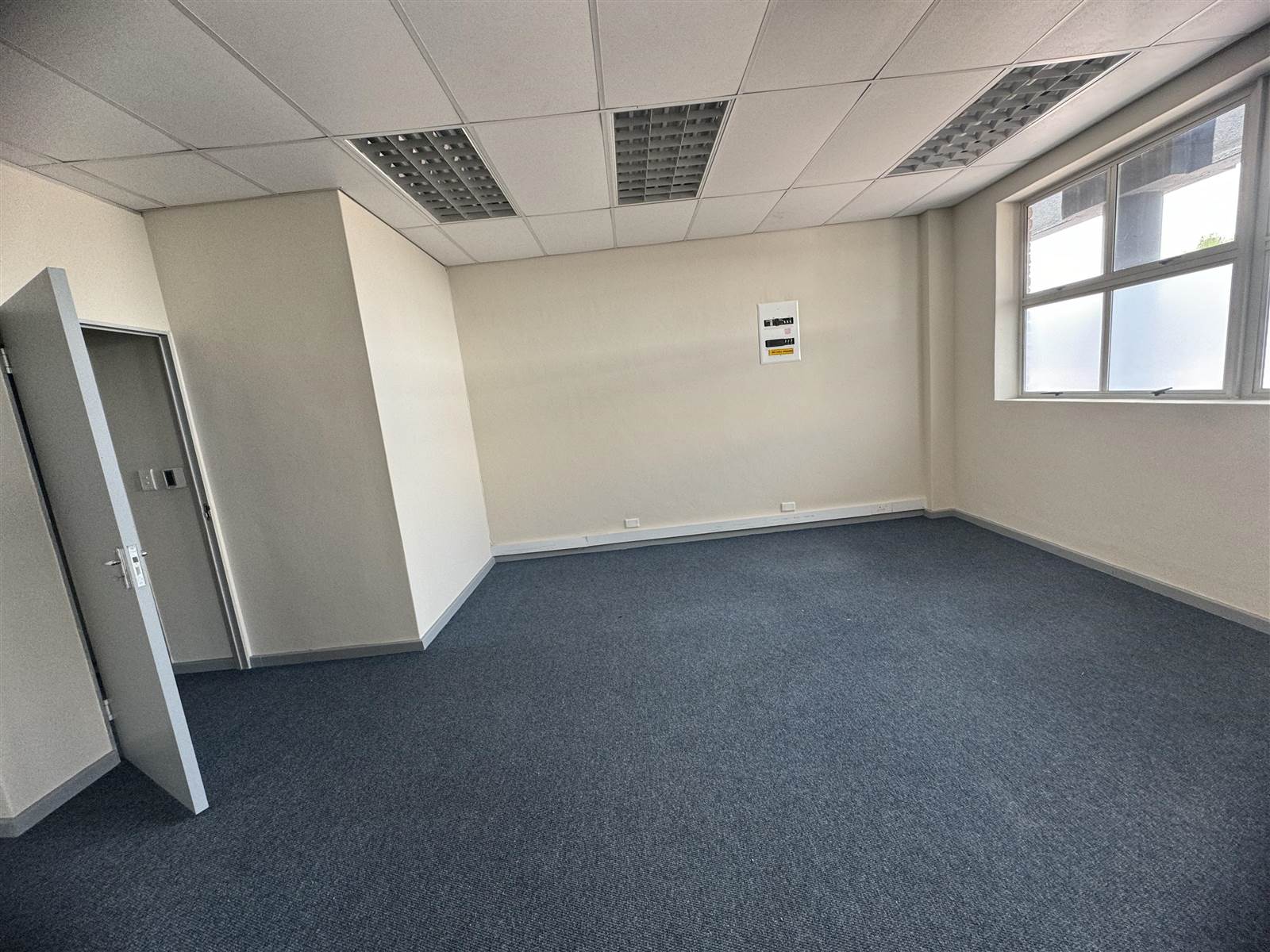 100  m² Commercial space in Milnerton photo number 10