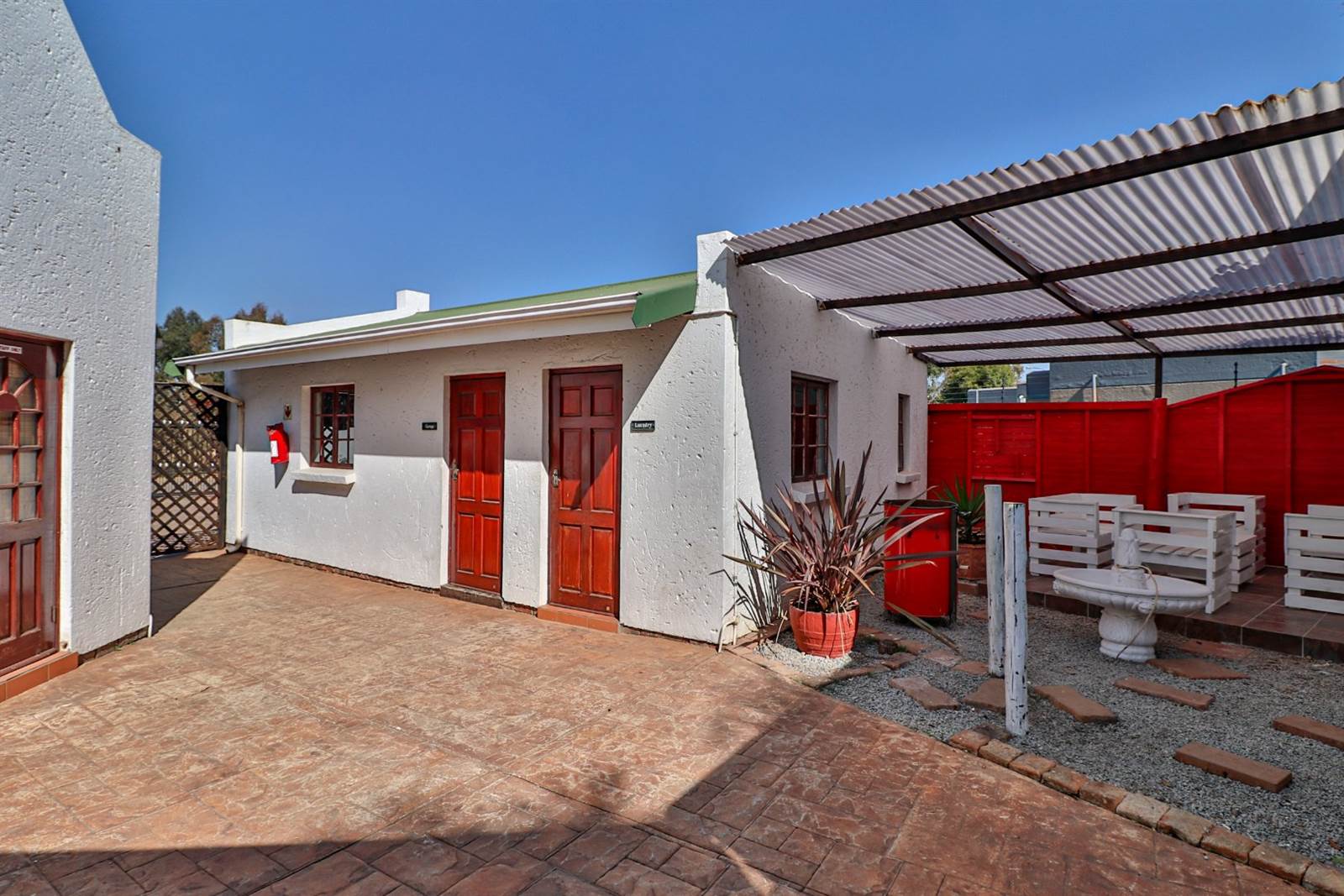 6 Bed House in Glen Marais photo number 13