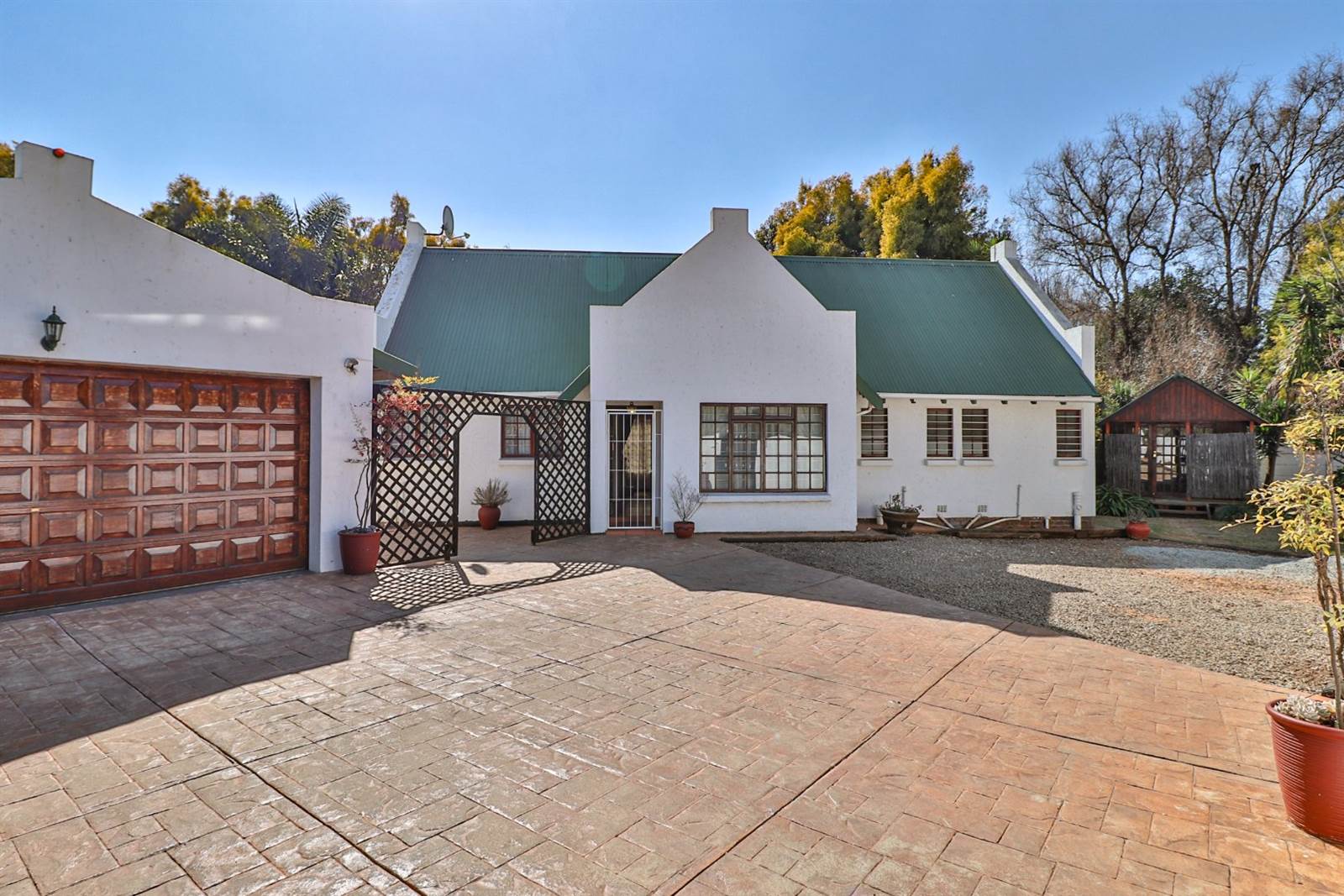 6 Bed House in Glen Marais photo number 10