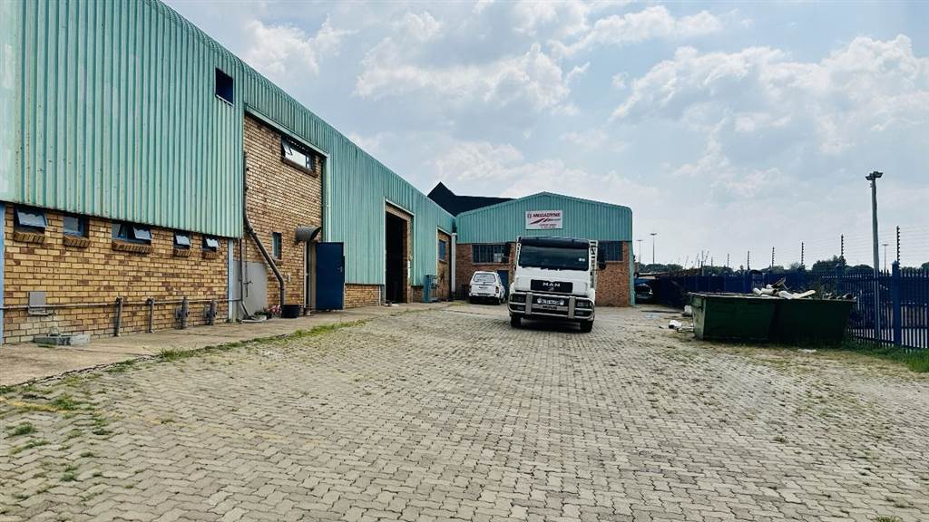 1694  m² Industrial space in Rooihuiskraal photo number 24
