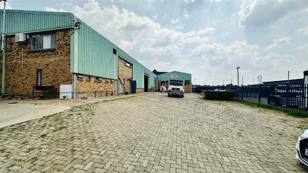 1694  m² Industrial space in Rooihuiskraal photo number 25