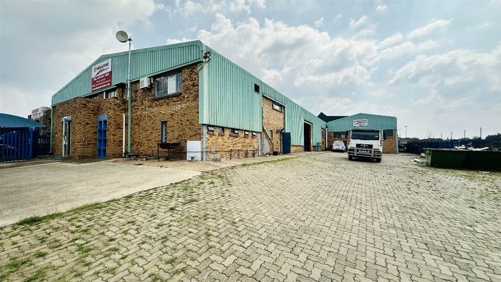 1694  m² Industrial space in Rooihuiskraal photo number 1