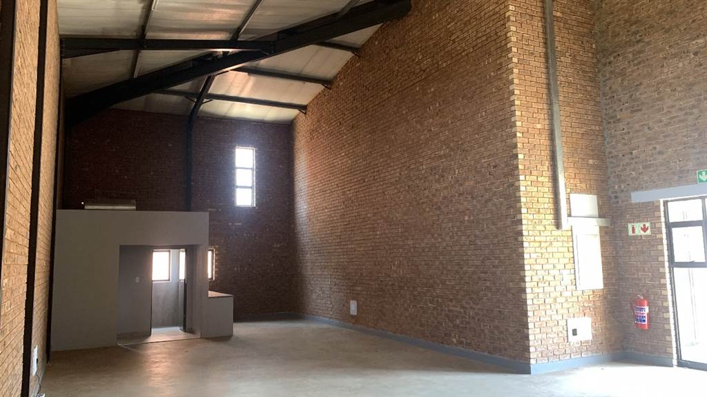 280  m² Industrial space in Monavoni photo number 6