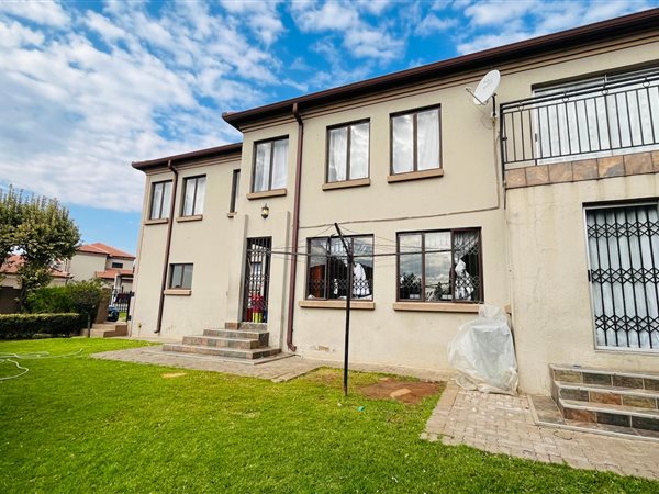 4 Bed House in Highveld Park
