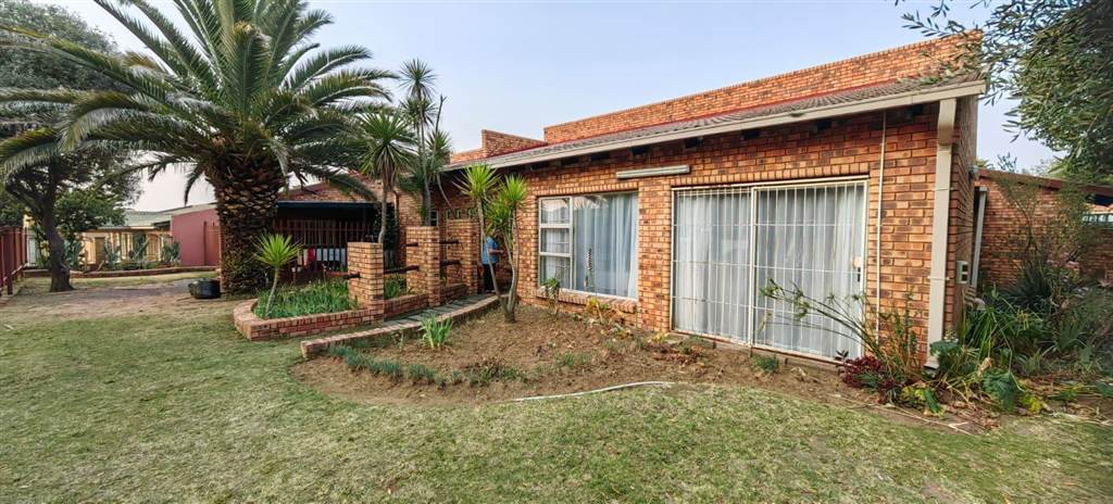 5 Bed House in Trichardt photo number 1
