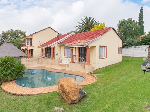 4 Bedroom House 4 Bedroom House