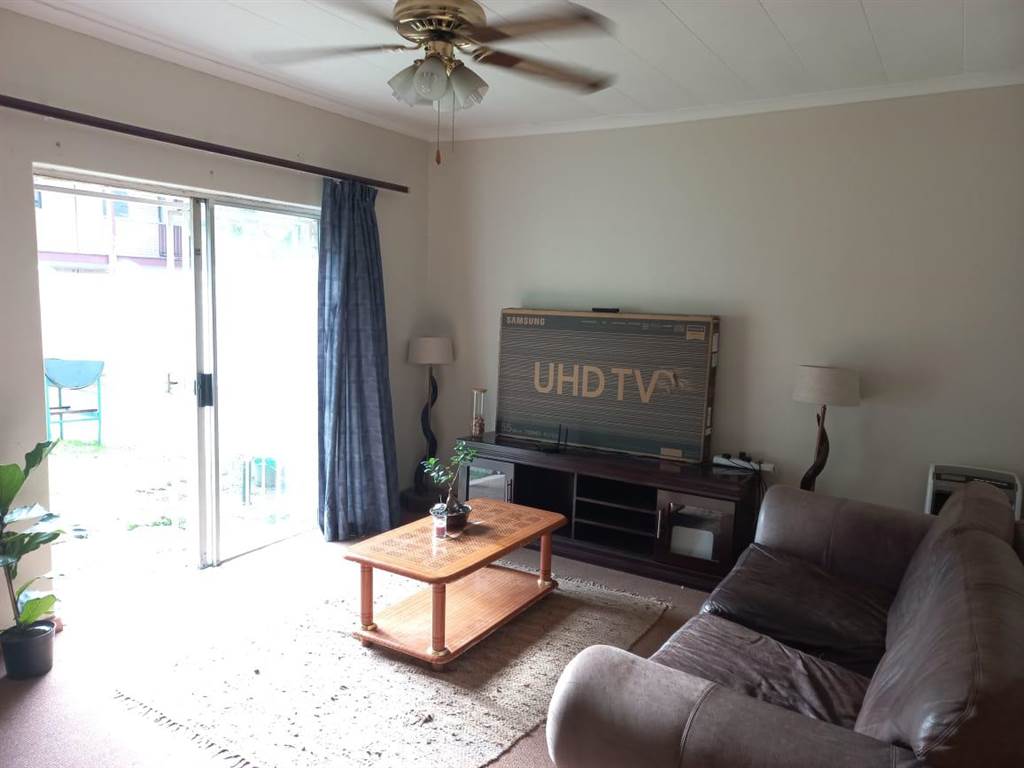 2 Bed Apartment in Secunda photo number 5