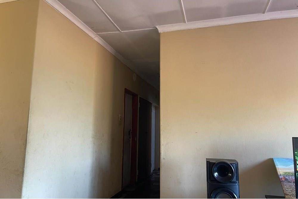 3 Bed Apartment in Rustenburg Central photo number 8