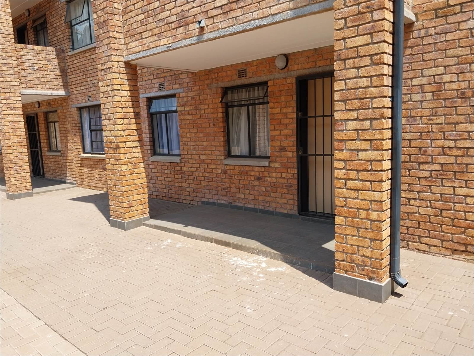 2 Bed Apartment in Johannesburg Central photo number 13