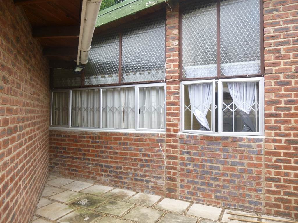 2 Bed Simplex in Pinetown Central photo number 18