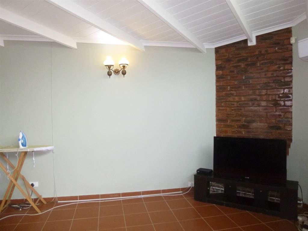 2 Bed Simplex in Pinetown Central photo number 15