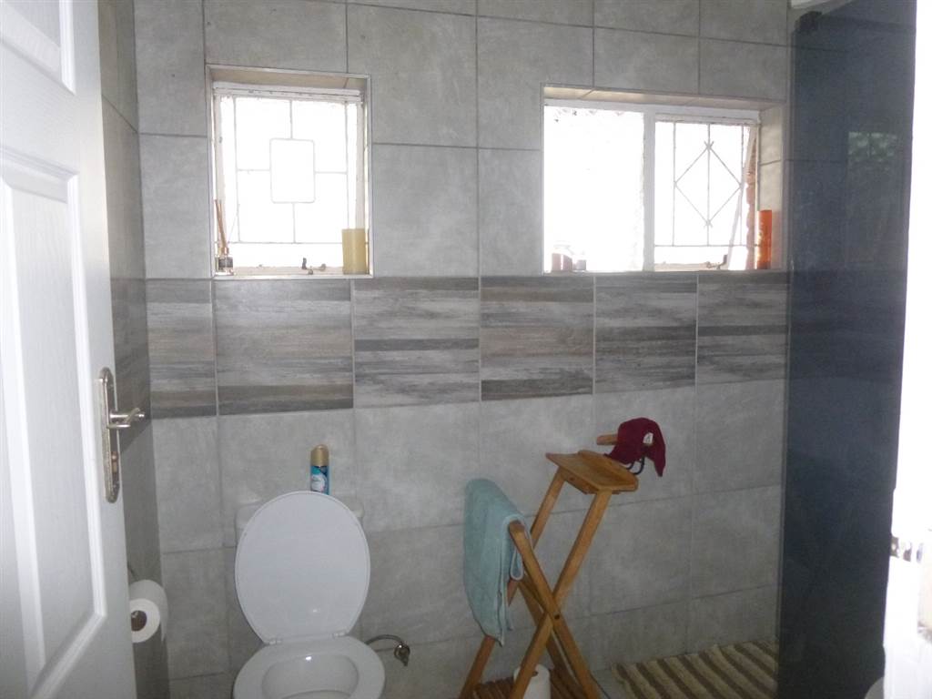 2 Bed Simplex in Pinetown Central photo number 13