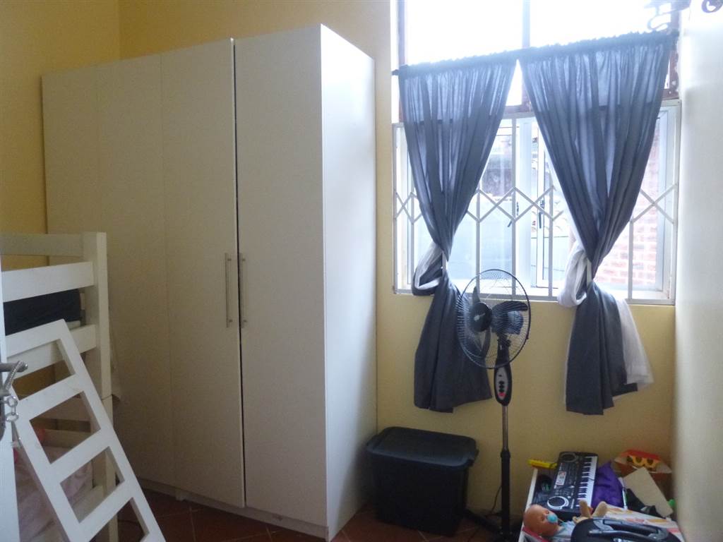 2 Bed Simplex in Pinetown Central photo number 9