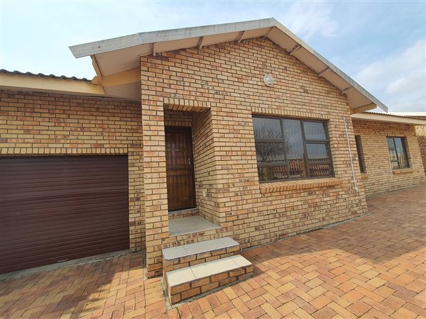 3 Bed Townhouse in Lennoxton