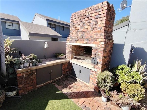 3 Bedroom Townhouse 3 Bedroom Townhouse