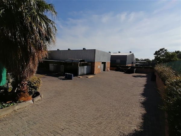 1350  m² Commercial space