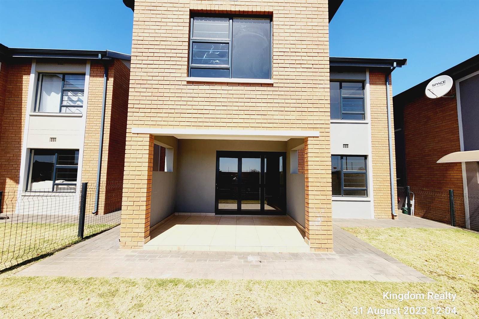 3 Bed Townhouse in Derdepoort photo number 13