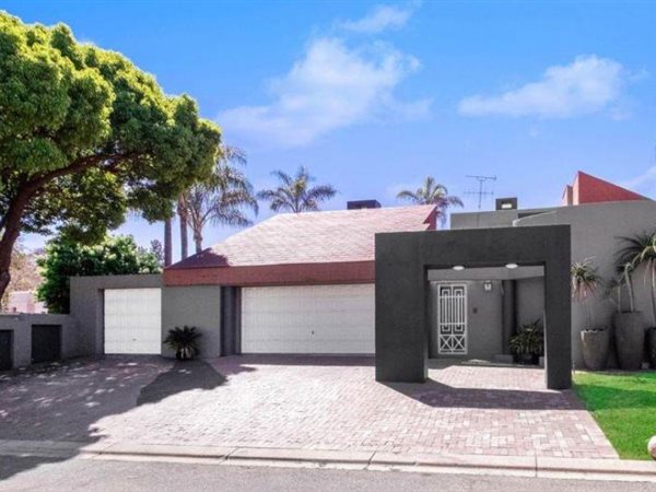 4 Bedroom House 4 Bedroom House