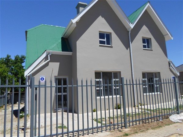558  m² Office Space in King Williams Town