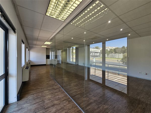 279  m² Commercial space