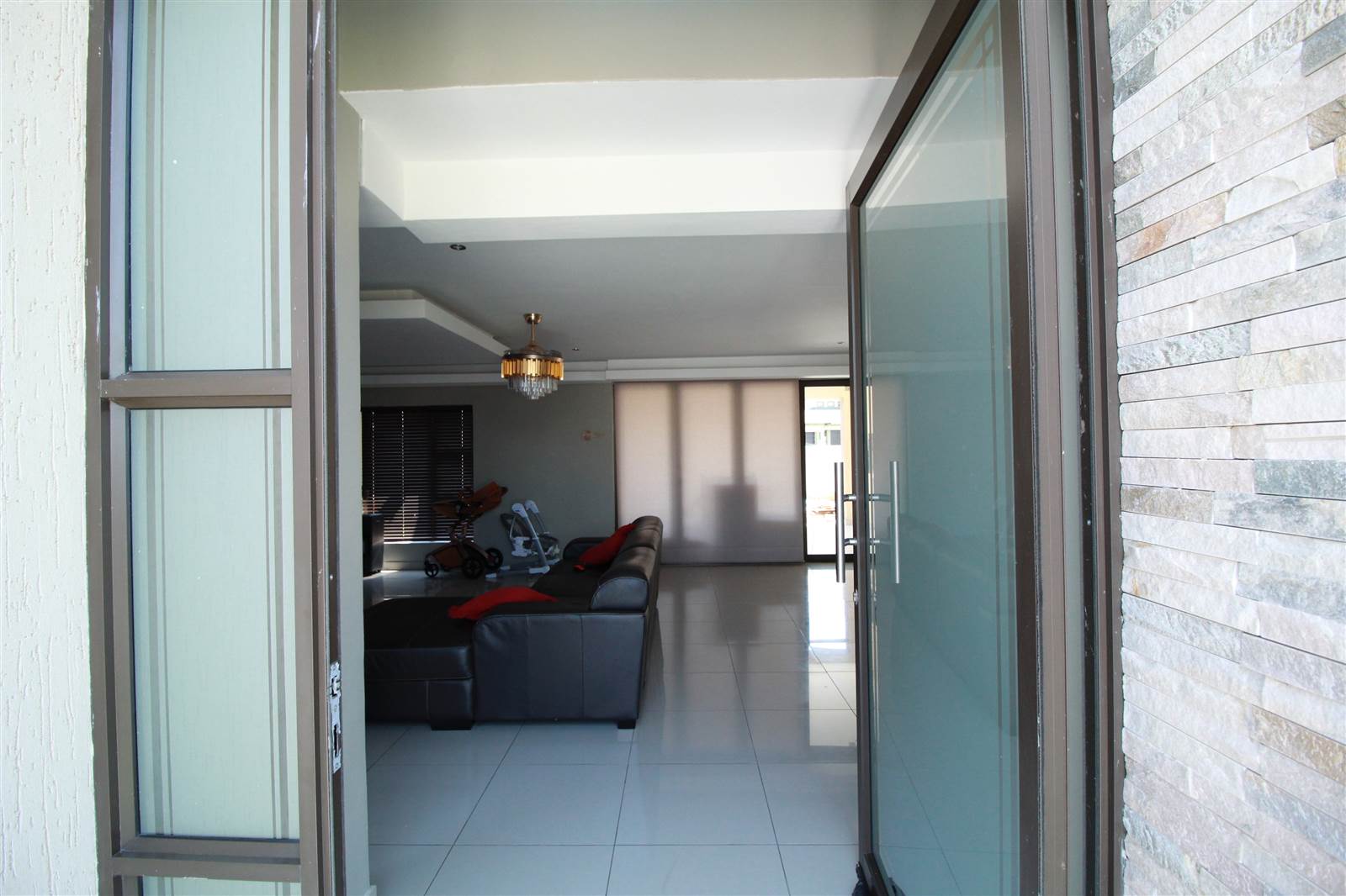 3 Bed House in Blue Valley Golf Estate photo number 5