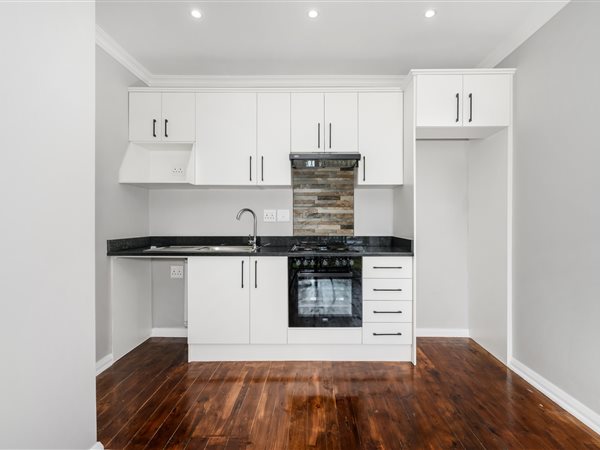 1 Bedroom Flat 1 Bedroom Flat