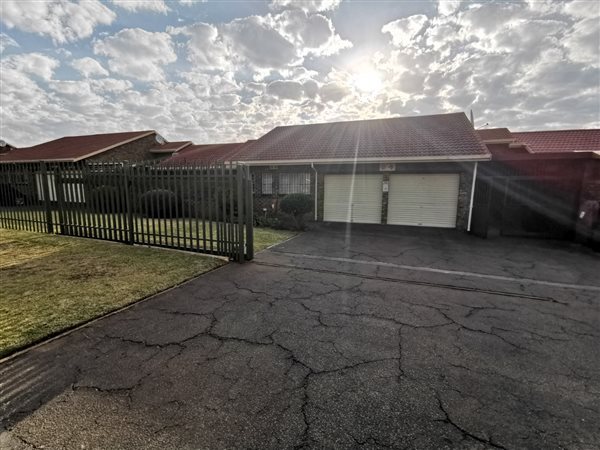3 Bedroom Townhouse 3 Bedroom Townhouse